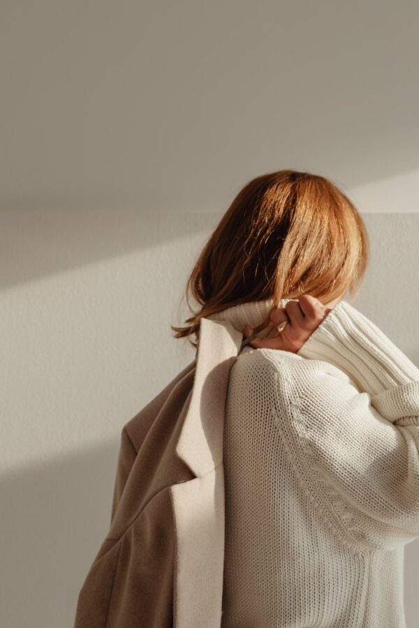 kaboompics_woman-in-white-sweater-beige-wool-jacket-29422-683x1024.jpg kaboompics_woman-in-white-sweater-beige-wool-jacket-29422-683x1024.jpg